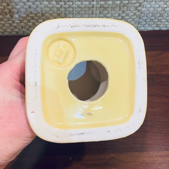 🌟2xHP🌟VTG 1970s Set MCM Pale Yellow Ceramic Pillar Candle Holders Tulip Accents - Picture 6 of 6